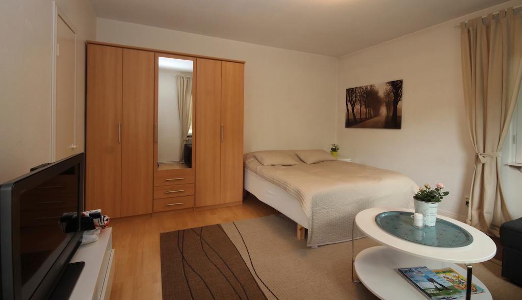Appartement Majoitushuoneisto Tuomipuisto à Naantali Chambre photo